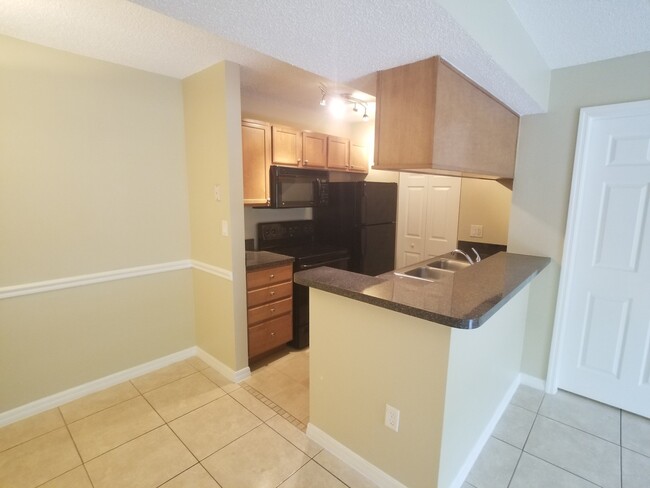 Building Photo - Ground Floor - 2 Bedroom 2 Bath for Lease ...