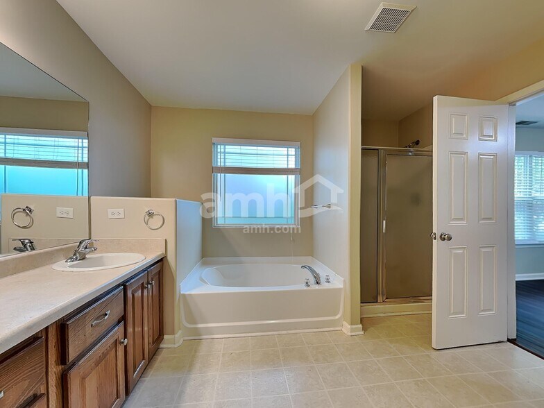 Building Photo - 75 Summer Hill Way