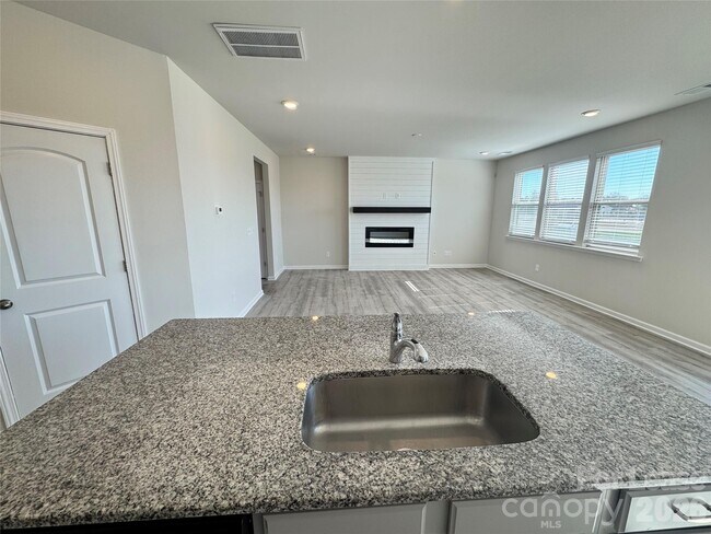 Building Photo - 1011 Maylen Trce