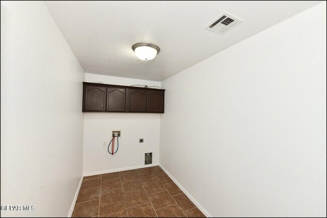 Building Photo - 1591 Hartsdale Dr