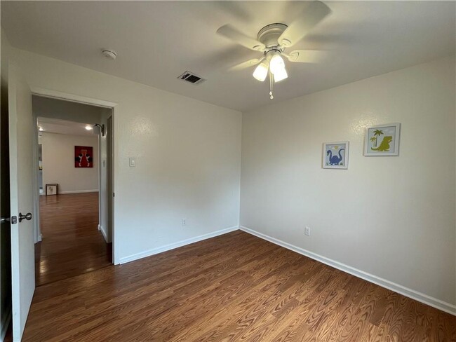 Building Photo - 1911 Heathwood Cir