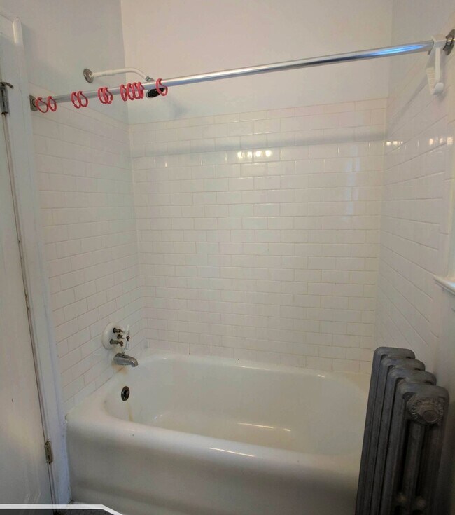 Building Photo - 2536 N Sawyer Ave