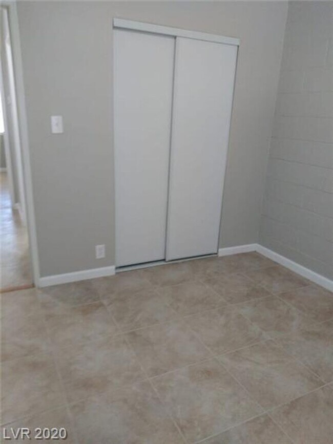 Building Photo - 2 bedroom Condo