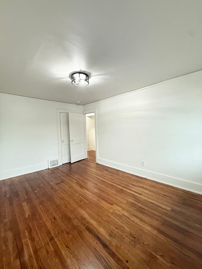 Building Photo - 303 N 38th St
