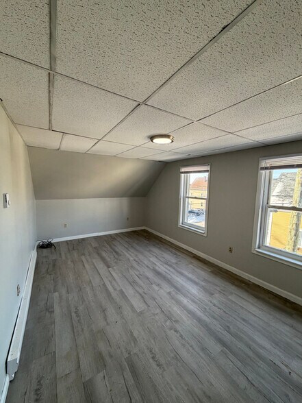 Building Photo - 19 Russell St