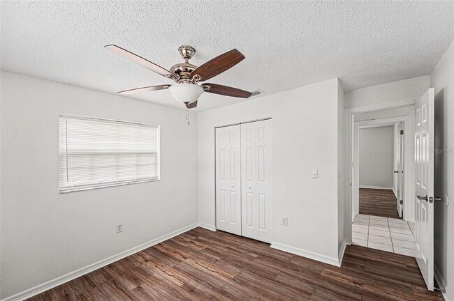 Building Photo - 1290 Amberlea Dr E