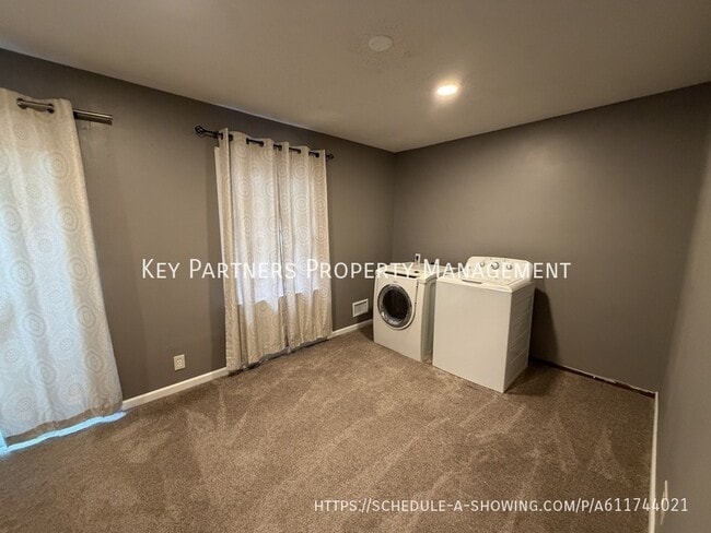 Building Photo - 821 S Edgemere Dr