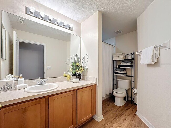 Building Photo - 526 Henley Cir