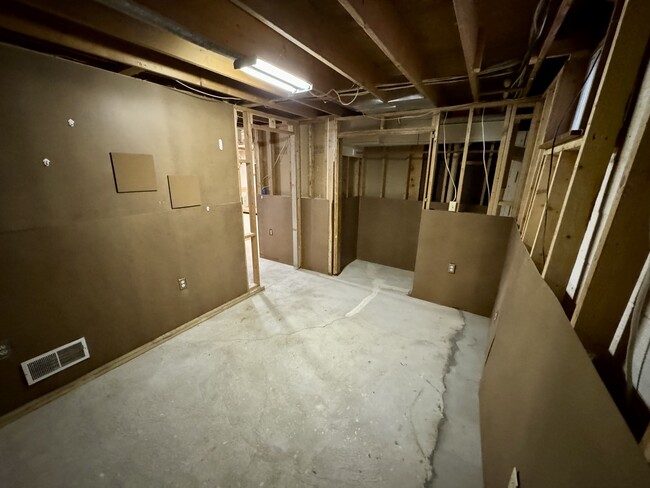 Basement Room - 1811 Clifford Dr