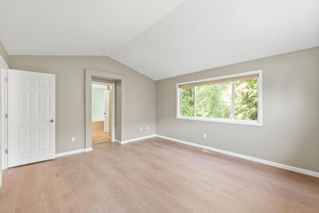 Building Photo - Spacious Sunrise Home for Rent in Puyallup...
