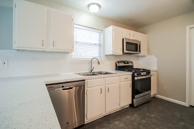 Building Photo - 28710 Sedgefield St