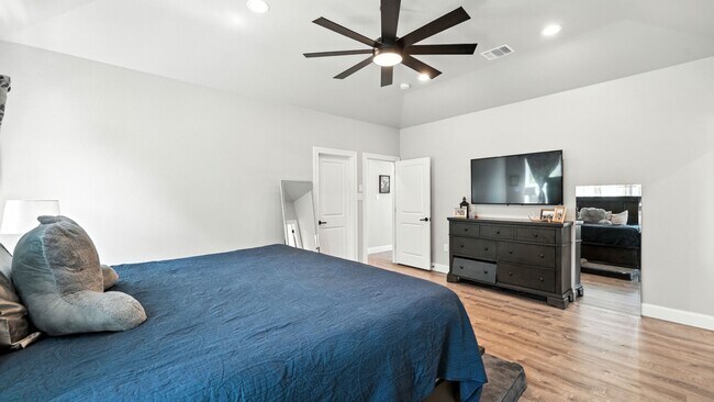 Building Photo - 2330 Sunset Ridge