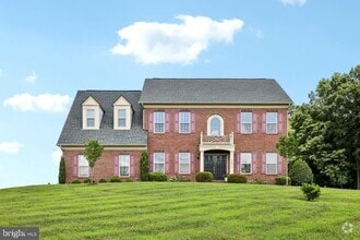 Building Photo - 141 Hawkes Ct