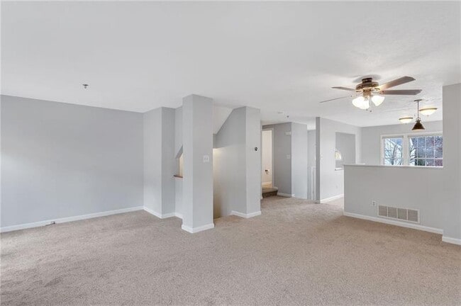 Building Photo - 1211 Meadowbrook Dr