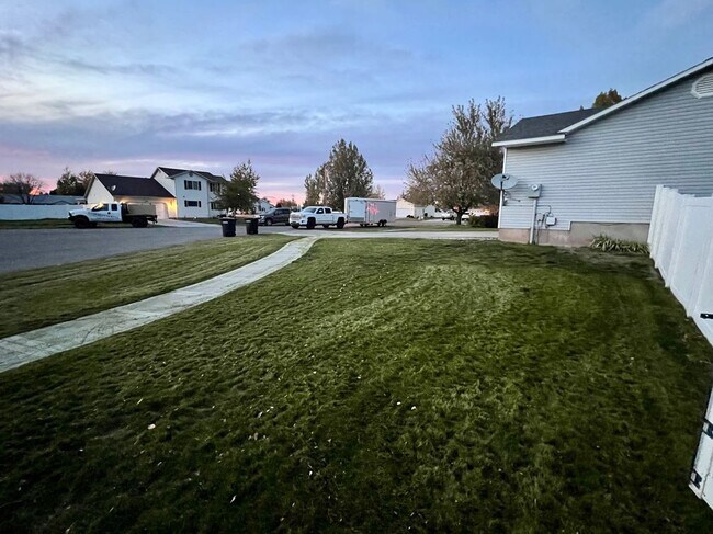 Building Photo - 4208 Willow Canyon Dr