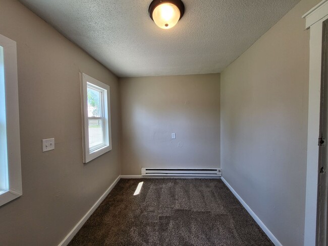 Building Photo - Affordable 3 Bedroom, 1 Bathroom Duplex wi...