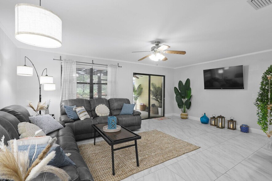 Primary Photo - 4416 Fuschia Cir S