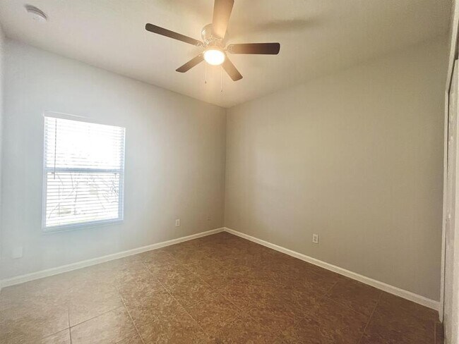 Building Photo - 414 Fern Lake Dr