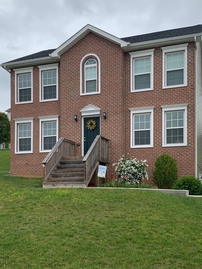 Primary Photo - * RE-RENTAL AVAILABLE 7/29/25 * 3 Bedroom ...
