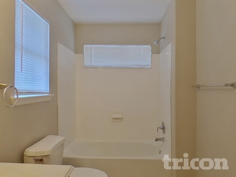 Building Photo - 33107 Cottonwood Bend