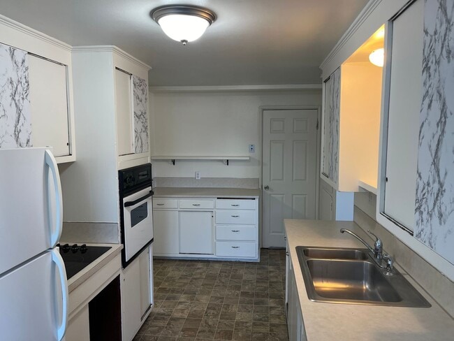 Building Photo - West Peninsula Duplex