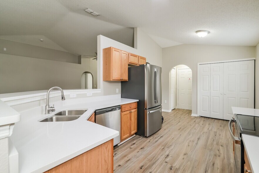 Building Photo - 1608 Sterns Dr