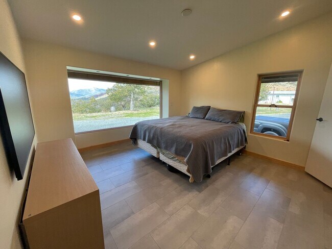 Building Photo - Rural 3 Bedroom, 2 Bath - Ruch & Applegate River Area