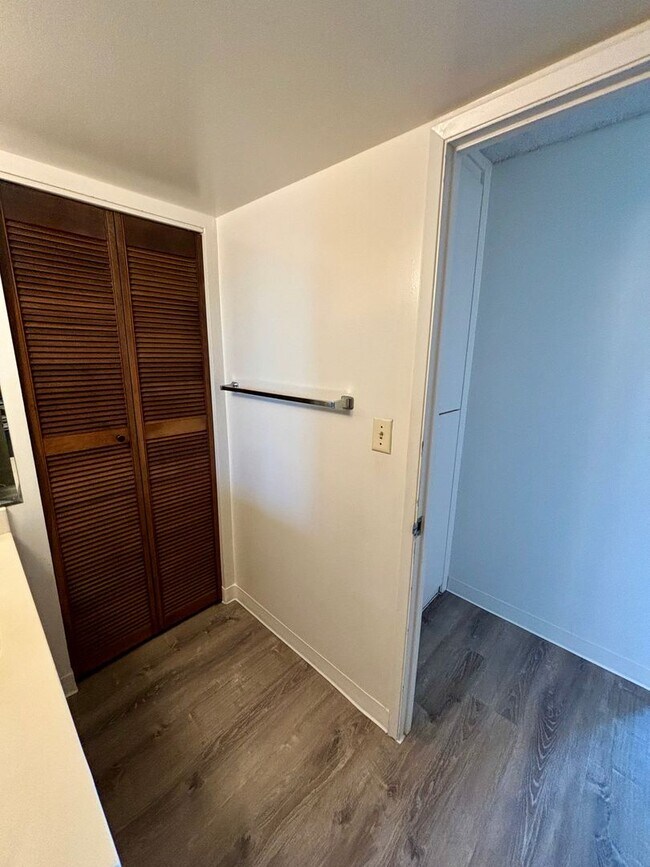 Building Photo - For Rent | Spacious Studio with 1 assigned parking stall located at Kemo'o By The Lake