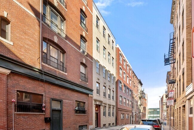 Building Photo - 10 Henchman St