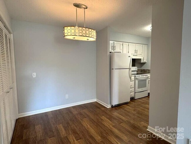 Building Photo - 3139 Heathstead Place
