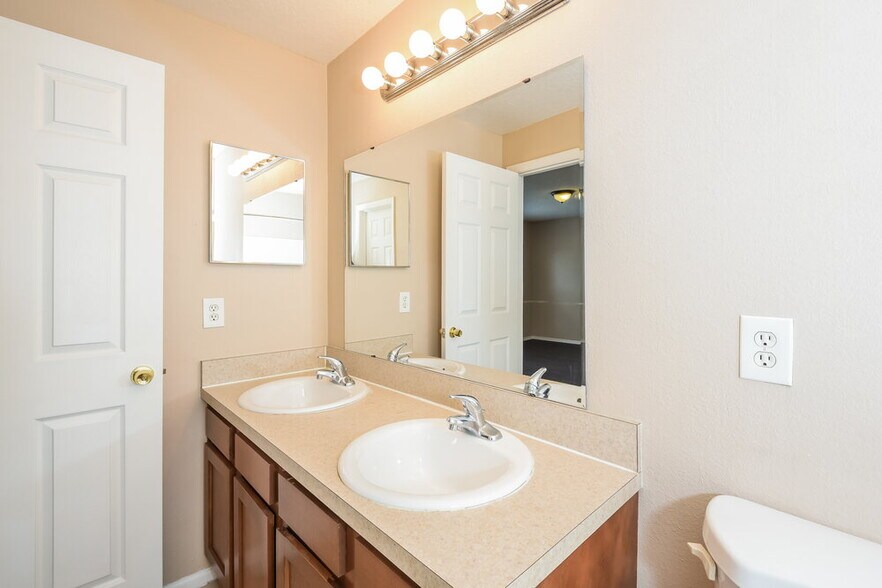 Building Photo - 3072 Natoma Way