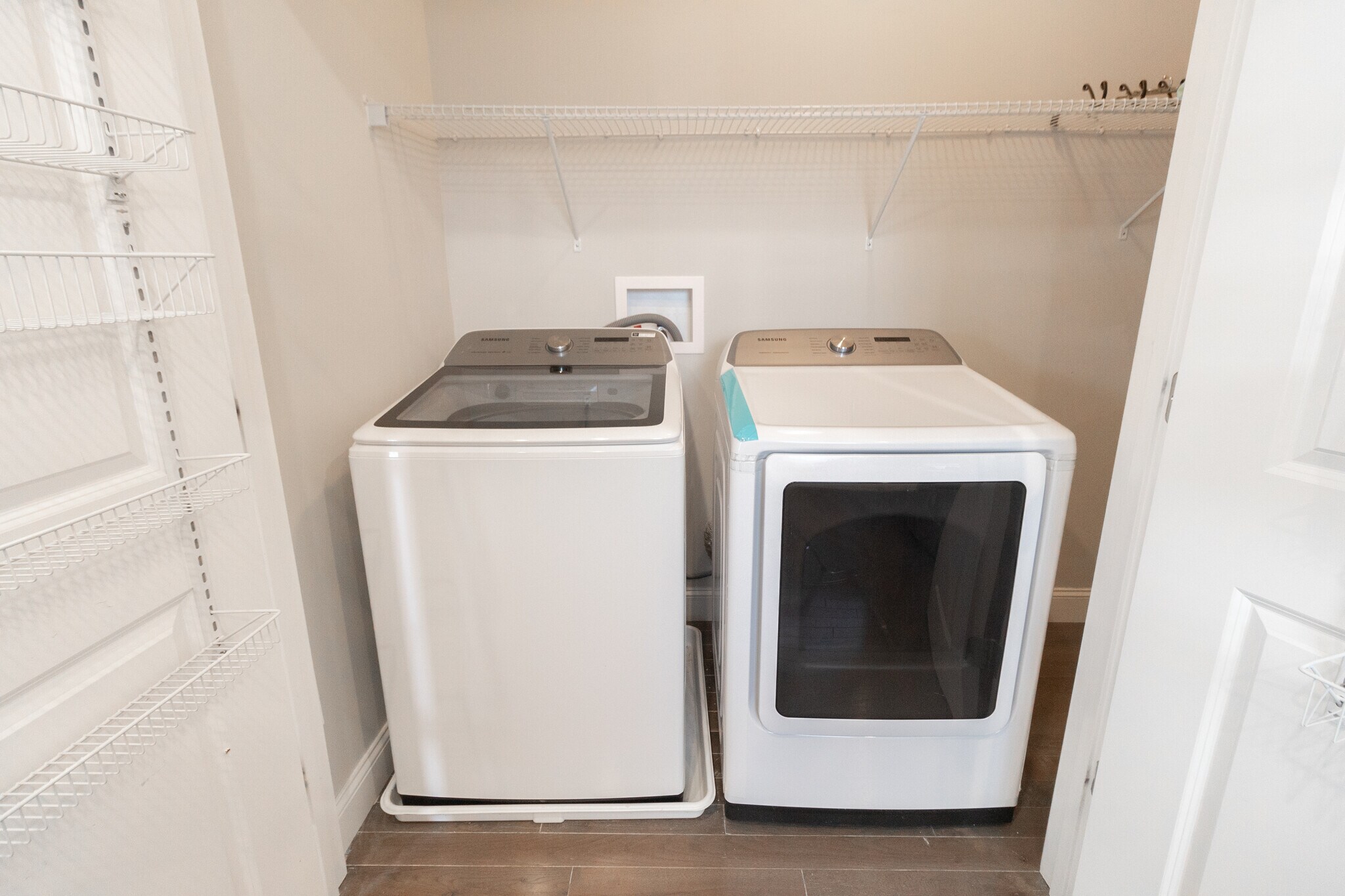 Laundry - 204 N Mimosa Ln