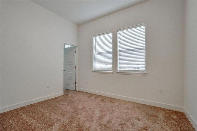 Building Photo - FULLY FURNISHED - BRAND NEW 4 BED, 2.5 BAT...