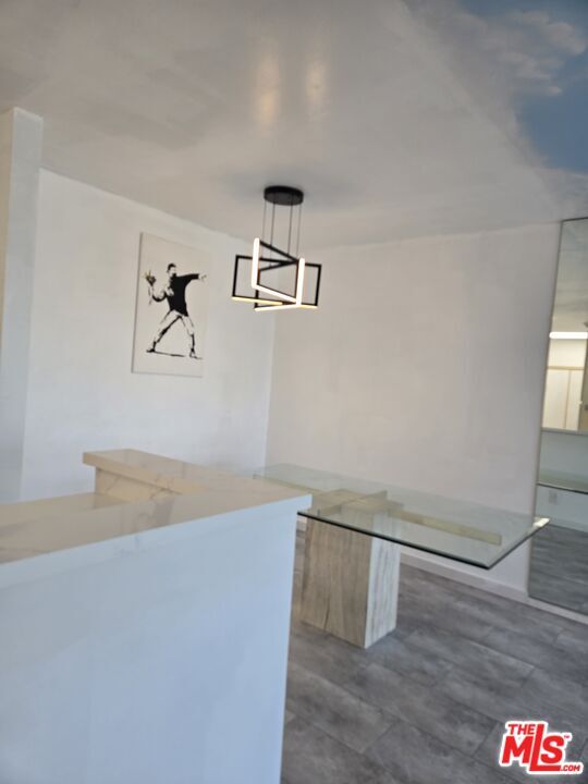 Building Photo - 8535 W Knoll Dr