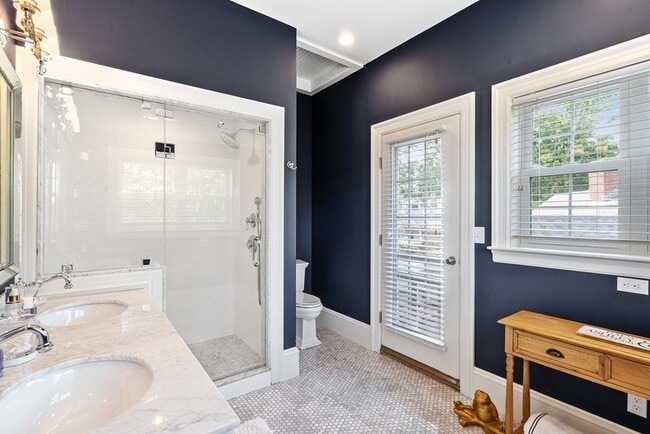 Building Photo - 205 Sohier St