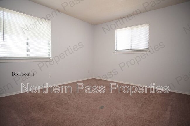 Building Photo - 3400 Blue Earth Ln
