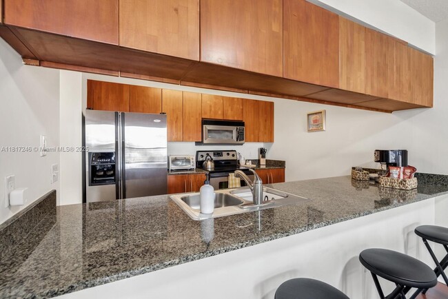 Building Photo - 1200 Brickell Bay Dr