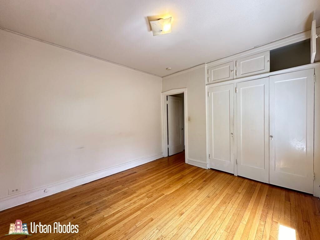 Building Photo - 1133 Oak Ave