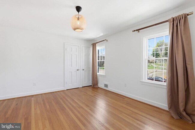 Building Photo - 618 Wayne Ave