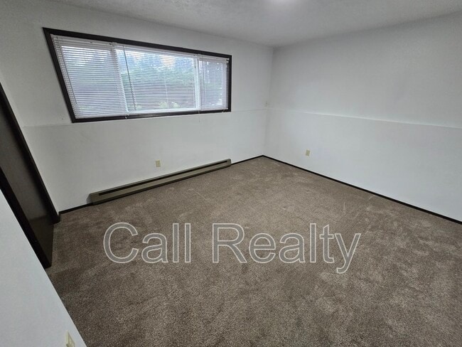 Building Photo - 3324 S Raymond Cir