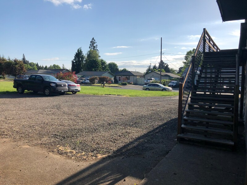 Building Photo - 620 Queen Ave SE