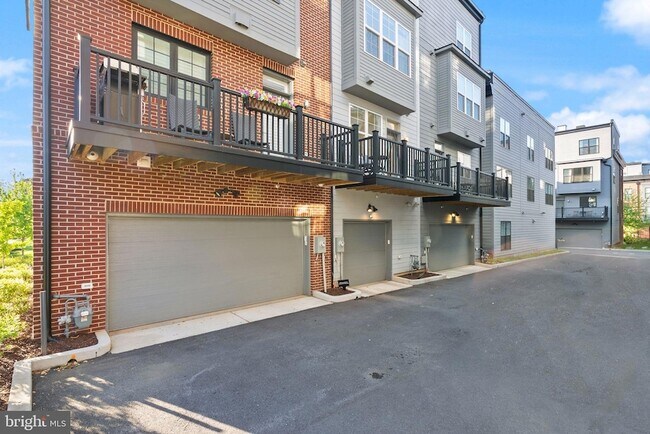 Building Photo - 11258 Faraday Park Dr.