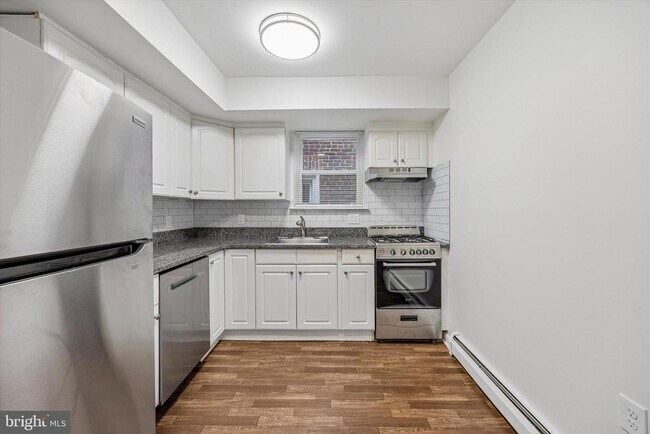 Building Photo - 362 Ripka St