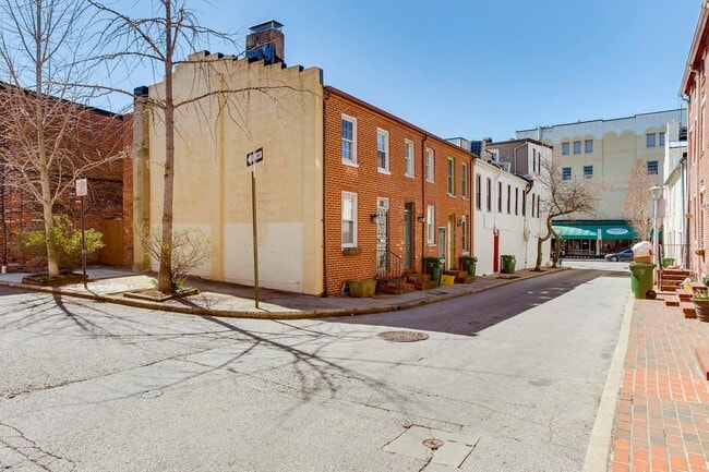 Building Photo - 7 E Hamburg St
