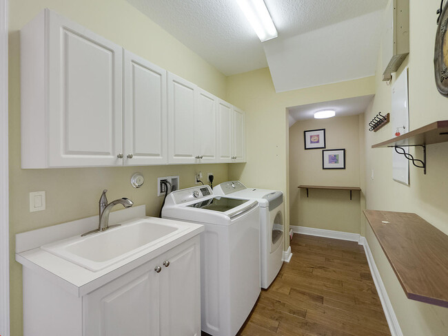 Building Photo - 11461 SW Waldorf Ct
