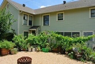 Building Photo - 514 E 15th St