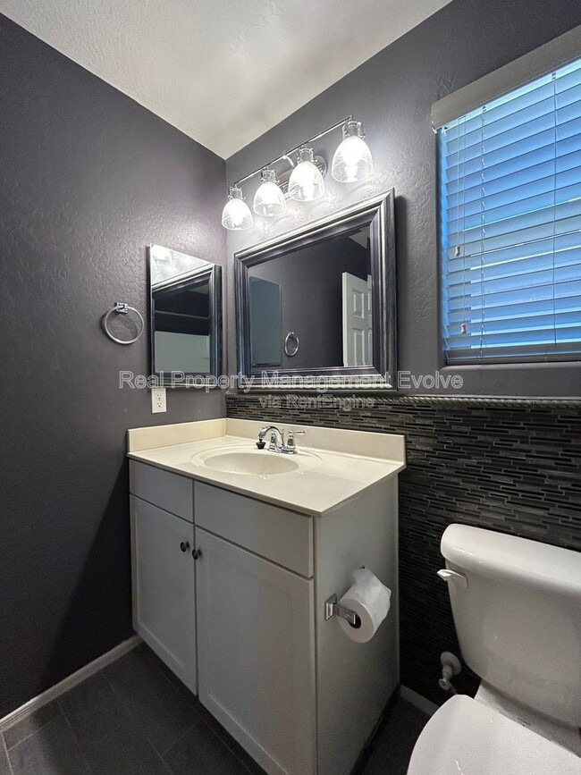 Building Photo - 2632 N 73rd Glen