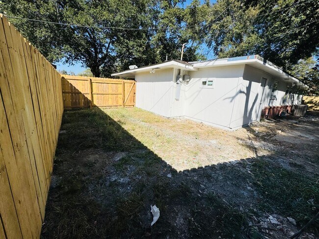 Building Photo - 4216 Fairfields Ave
