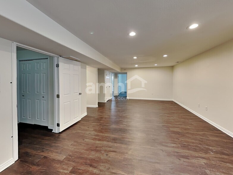 Building Photo - 6955 Jordan Cl Cir