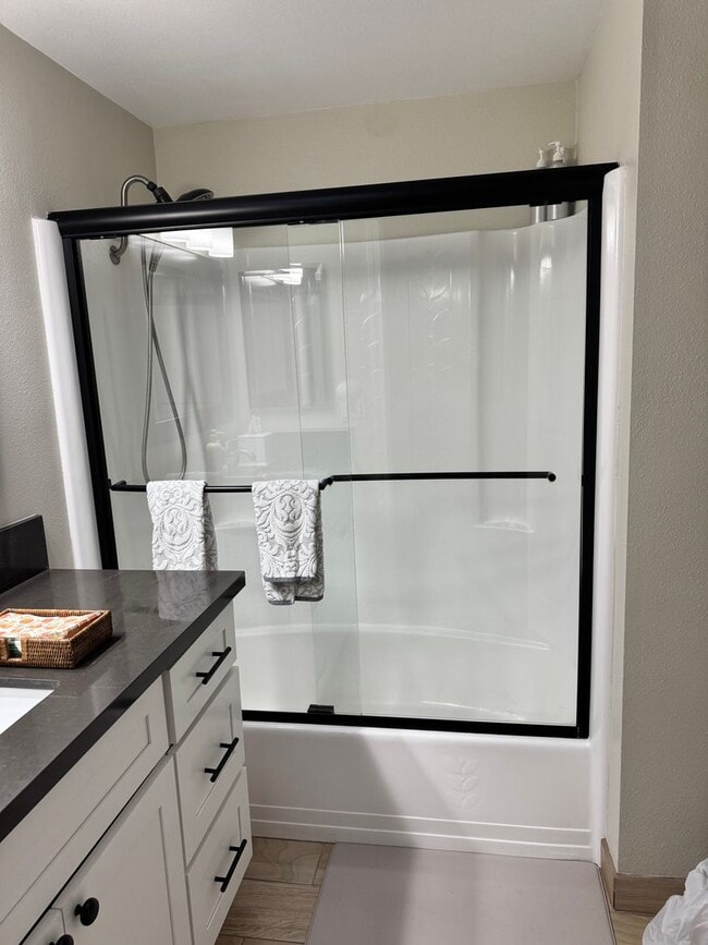 Building Photo - Charming 2-Bedroom, 1.5-Bath Apartment with Private Yard and 1 Car Garage